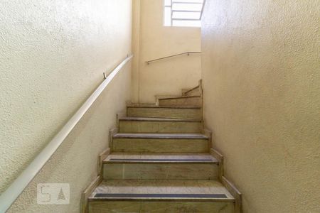 Apartamento à venda com 60m², 2 quartos e 1 vagaEscada