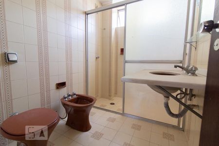 Apartamento para alugar com 80m², 2 quartos e 1 vaga Apartamento para alugar com 80m², 2 quartos e 1 vagaBanheiro do quarto 2