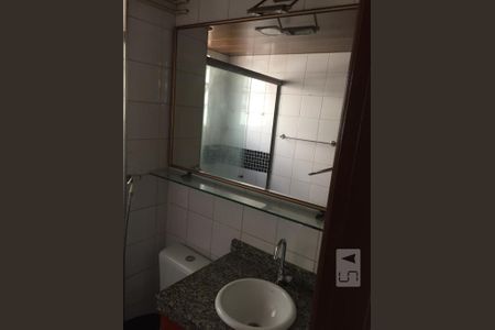 Banheiro de apartamento para alugar com 2 quartos, 50m² em Taquara, Rio de Janeiro