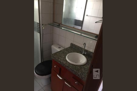 Banheiro de apartamento para alugar com 2 quartos, 50m² em Taquara, Rio de Janeiro