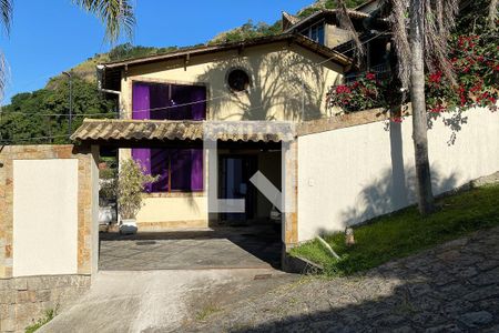 Casa para alugar com 180m², 2 quartos e 3 vagasFachada