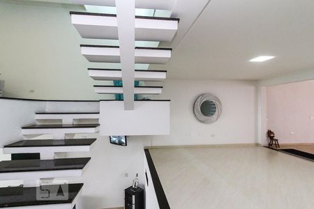 Casa à venda com 620m², 3 quartos e 5 vagasEscada