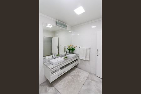 Casa à venda com 620m², 3 quartos e 5 vagasBanheiro de Suíte 03