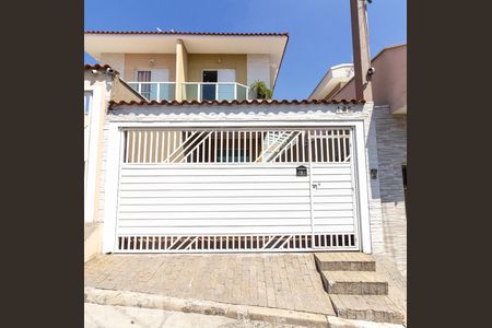 Casa à venda com 160m², 3 quartos e 4 vagas Casa à venda com 160m², 3 quartos e 4 vagasFachada