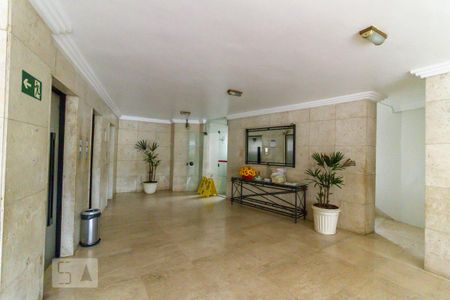 Apartamento à venda com 74m², 2 quartos e 1 vaga Apartamento à venda com 74m², 2 quartos e 1 vagaHall de Entrada