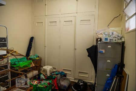 Apartamento à venda com 320m², 5 quartos e 2 vagas Apartamento à venda com 320m², 5 quartos e 2 vagasQuarto de Serviço