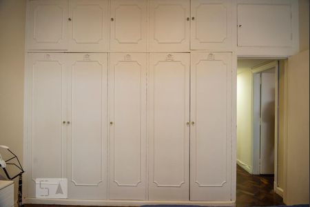 Apartamento à venda com 320m², 5 quartos e 2 vagas Apartamento à venda com 320m², 5 quartos e 2 vagasQuarto 2