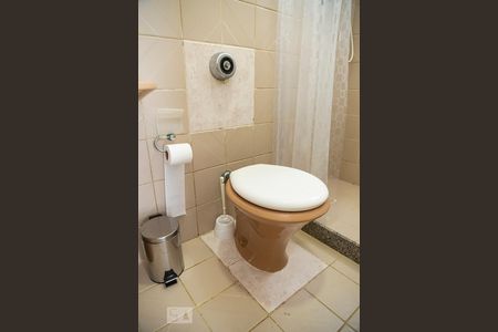 Apartamento à venda com 320m², 5 quartos e 2 vagas Apartamento à venda com 320m², 5 quartos e 2 vagasBanheiro de Serviço