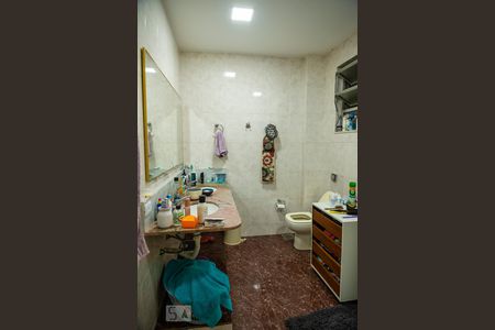 Apartamento à venda com 320m², 5 quartos e 2 vagas Apartamento à venda com 320m², 5 quartos e 2 vagasBanheiro Social