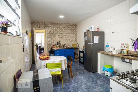 Apartamento à venda com 320m², 5 quartos e 2 vagas Apartamento à venda com 320m², 5 quartos e 2 vagasCozinha