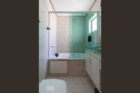 Casa à venda com 600m², 3 quartos e 2 vagasBanheiro da Suíte 2