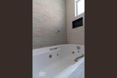 Casa à venda com 600m², 3 quartos e 2 vagasBanheiro da Suíte 2