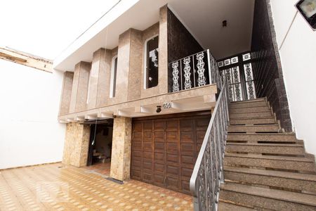Casa para alugar com 200m², 2 quartos e 4 vagasFachada