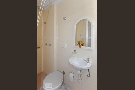 Apartamento para alugar com 77m², 2 quartos e 1 vaga Apartamento para alugar com 77m², 2 quartos e 1 vagaBanheiro de Serviço