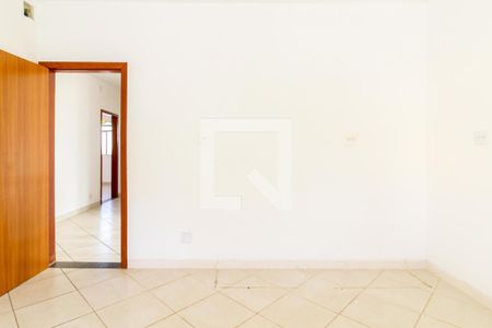 Casa à venda com 5 quartos, 180m² em Glória, Contagem