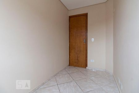 Quarto 2 de casa para alugar com 2 quartos, 45m² em Jardim das Camélias, São Paulo