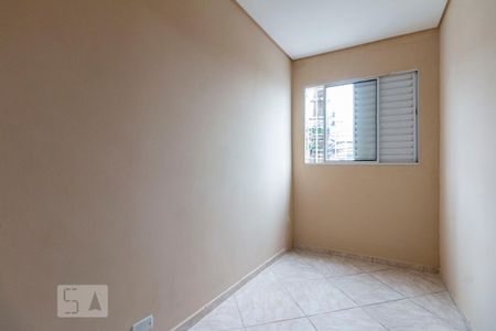 Quarto 2 de casa para alugar com 2 quartos, 45m² em Jardim das Camélias, São Paulo