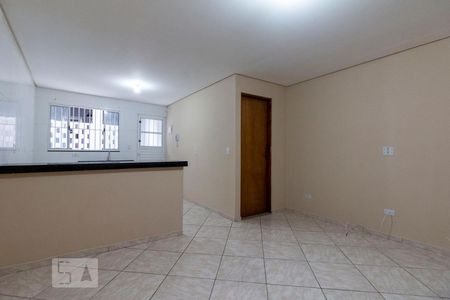 Sala de casa para alugar com 2 quartos, 45m² em Jardim das Camélias, São Paulo