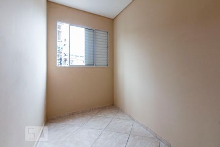 Quarto 2 de casa para alugar com 2 quartos, 45m² em Jardim das Camélias, São Paulo