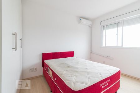 Dormitório 3 de apartamento para alugar com 3 quartos, 79m² em Sarandi, Porto Alegre