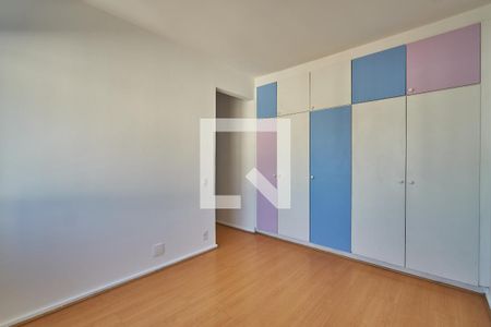 Apartamento à venda com 110m², 4 quartos e 2 vagasQuarto 4