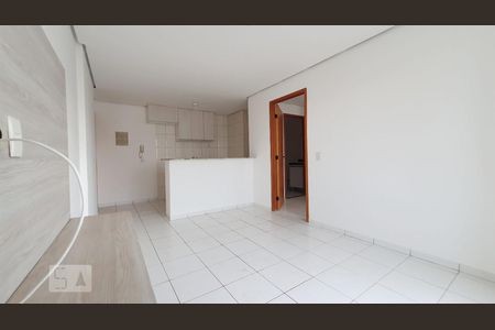 Sala de apartamento para alugar com 1 quarto, 42m² em Q 208, Brasília