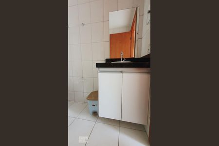 Banheiro de apartamento para alugar com 1 quarto, 42m² em Q 208, Brasília