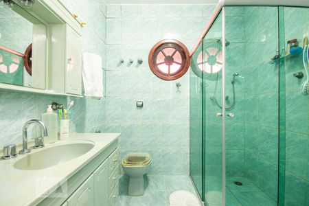 Casa à venda com 222m², 4 quartos e 7 vagasBanheiro suíte 