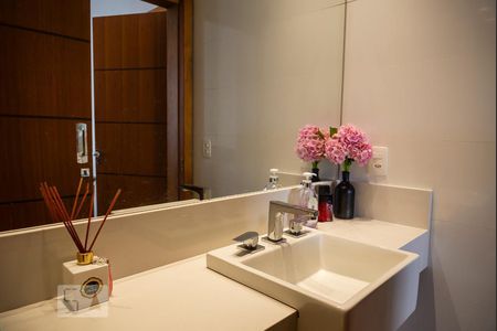 Apartamento para alugar com 150m², 3 quartos e sem vagaBanheiro da Suíte 1