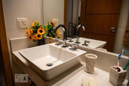 Apartamento para alugar com 150m², 3 quartos e sem vagaBanheiro da Suíte