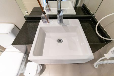 Banheiro de kitnet/studio para alugar com 1 quarto, 44m² em Pinheiros, São Paulo