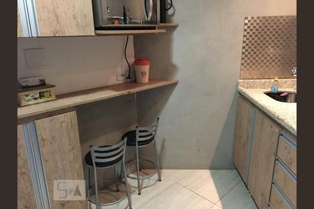 Cozinha de apartamento à venda com 2 quartos, 57m² em Vila Paulista, São Paulo