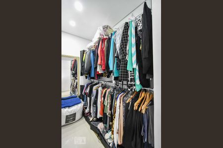 Casa à venda com 220m², 3 quartos e 2 vagasCloset Suíte 01