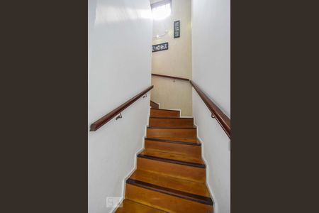 Casa à venda com 220m², 3 quartos e 2 vagasEscada