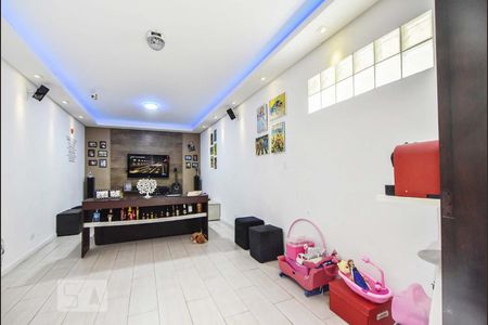 Casa à venda com 220m², 3 quartos e 2 vagasSala de Tv