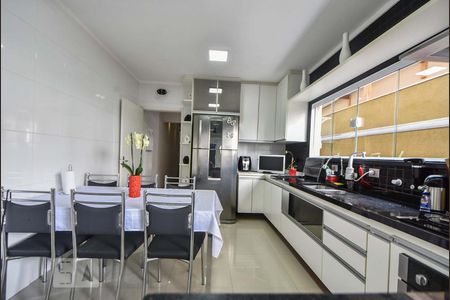 Casa à venda com 220m², 3 quartos e 2 vagasCozinha