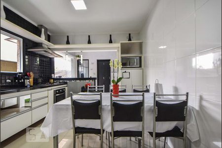 Casa à venda com 220m², 3 quartos e 2 vagasCozinha