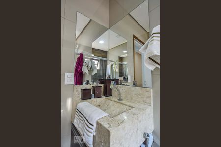 Casa à venda com 220m², 3 quartos e 2 vagasBanheiro Suíte 01