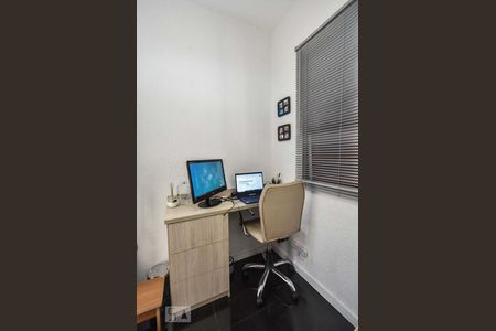 Casa à venda com 220m², 3 quartos e 2 vagasEscritório