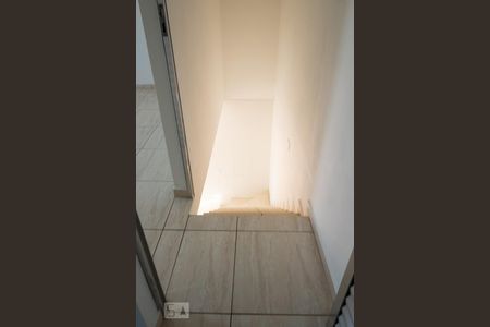 Casa para alugar com 70m², 2 quartos e sem vagaEscadas