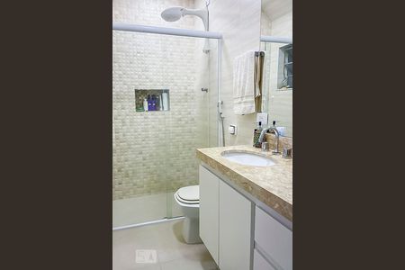 Casa à venda com 180m², 3 quartos e 4 vagasBanheiro da Suíte