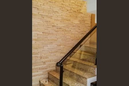 Casa à venda com 140m², 3 quartos e 2 vagasEscada