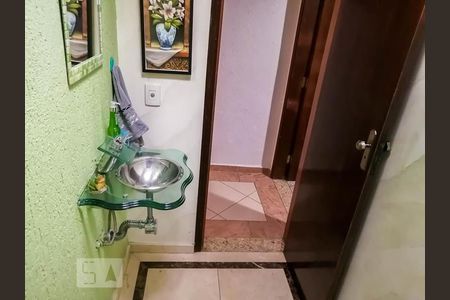 Casa à venda com 140m², 3 quartos e 2 vagasBanheiro