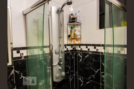 Casa à venda com 140m², 3 quartos e 2 vagasBanheiro