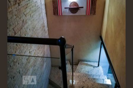 Casa à venda com 140m², 3 quartos e 2 vagasEscada