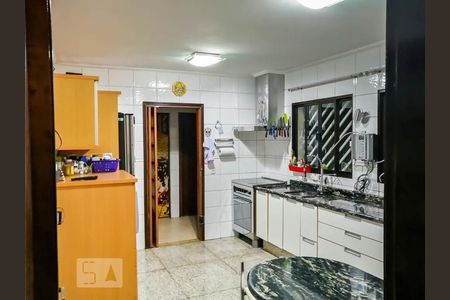 Casa à venda com 140m², 3 quartos e 2 vagasCozinha