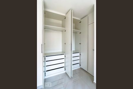 Apartamento à venda com 66m², 2 quartos e 2 vagasSuíte - Armário