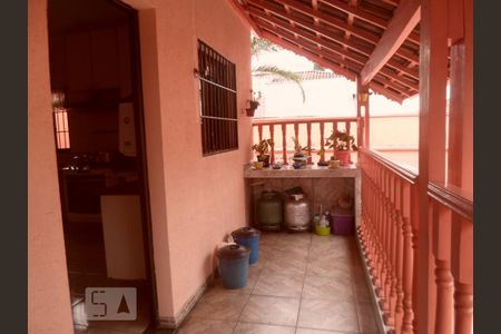 Casa à venda com 398m², 4 quartos e 8 vagas Casa à venda com 398m², 4 quartos e 8 vagasSacada