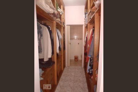 Casa à venda com 398m², 4 quartos e 8 vagas Casa à venda com 398m², 4 quartos e 8 vagasCloset