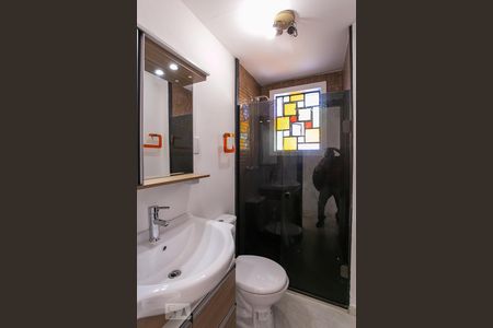 Banheiro de apartamento à venda com 2 quartos, 80m² em Menino Deus, Porto Alegre